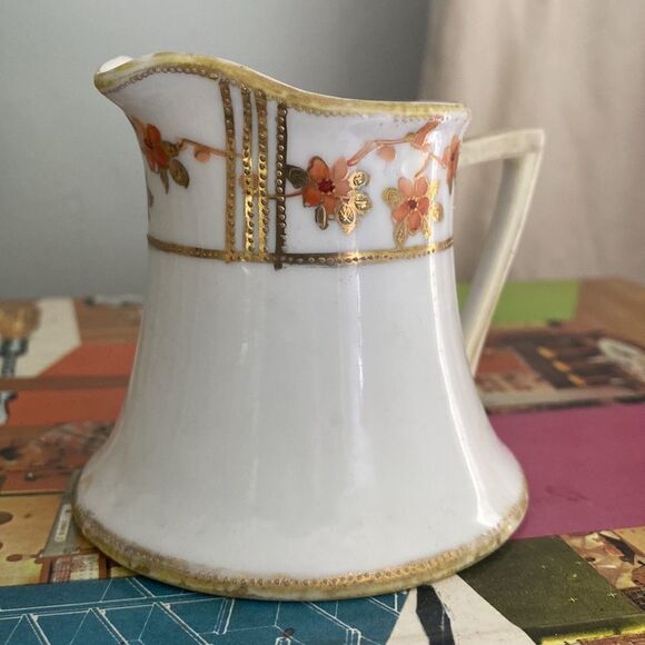 🎀 VINTAGE 🎀 China/Porcelain Creamer Floral with Gold Trim - Picture 2 of 8